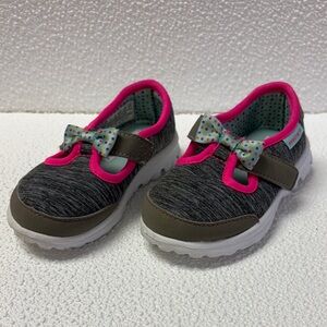 Skechers Gray bitty bow Sneakers with Hot Pink Trim and Polka Dot Bow Sz 7